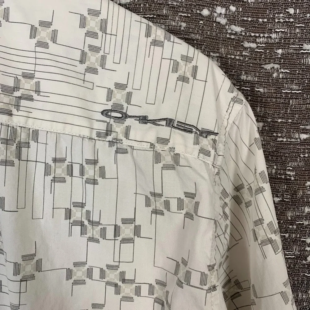 Oakley Button‎ Up Short Sleeve Shirt White/Gray Embroidered Logo Men's XL
